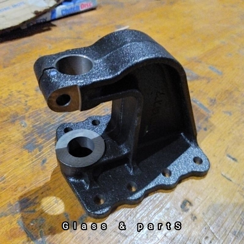 HANGER PER/BRACKET HANGER PER BELAKANG CANTER LUBANG 8 ORIGINAL MODEL COR