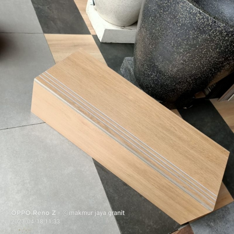 Granit Tangga motif kayu uk 30×80&20×80