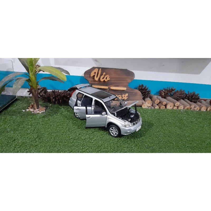 Diecast Miniatur Nissan Xtrail T31 skala 1:18