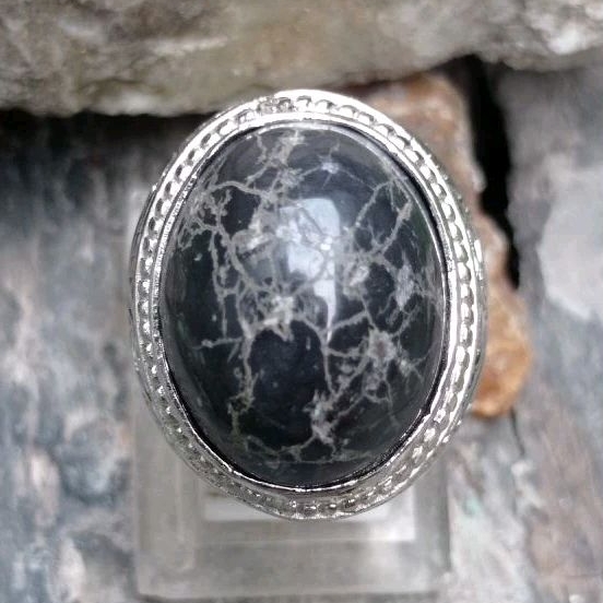 Cincin batu natural pirus hitam Situbondo 21 x 16.5 x 12