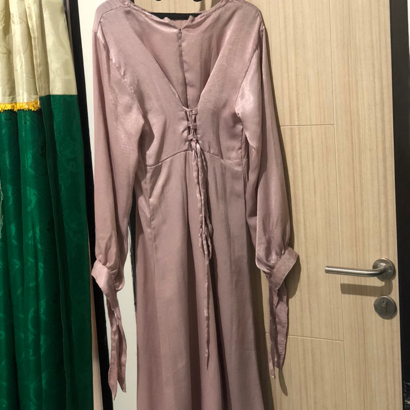 DRESS SATIN PRELOVED