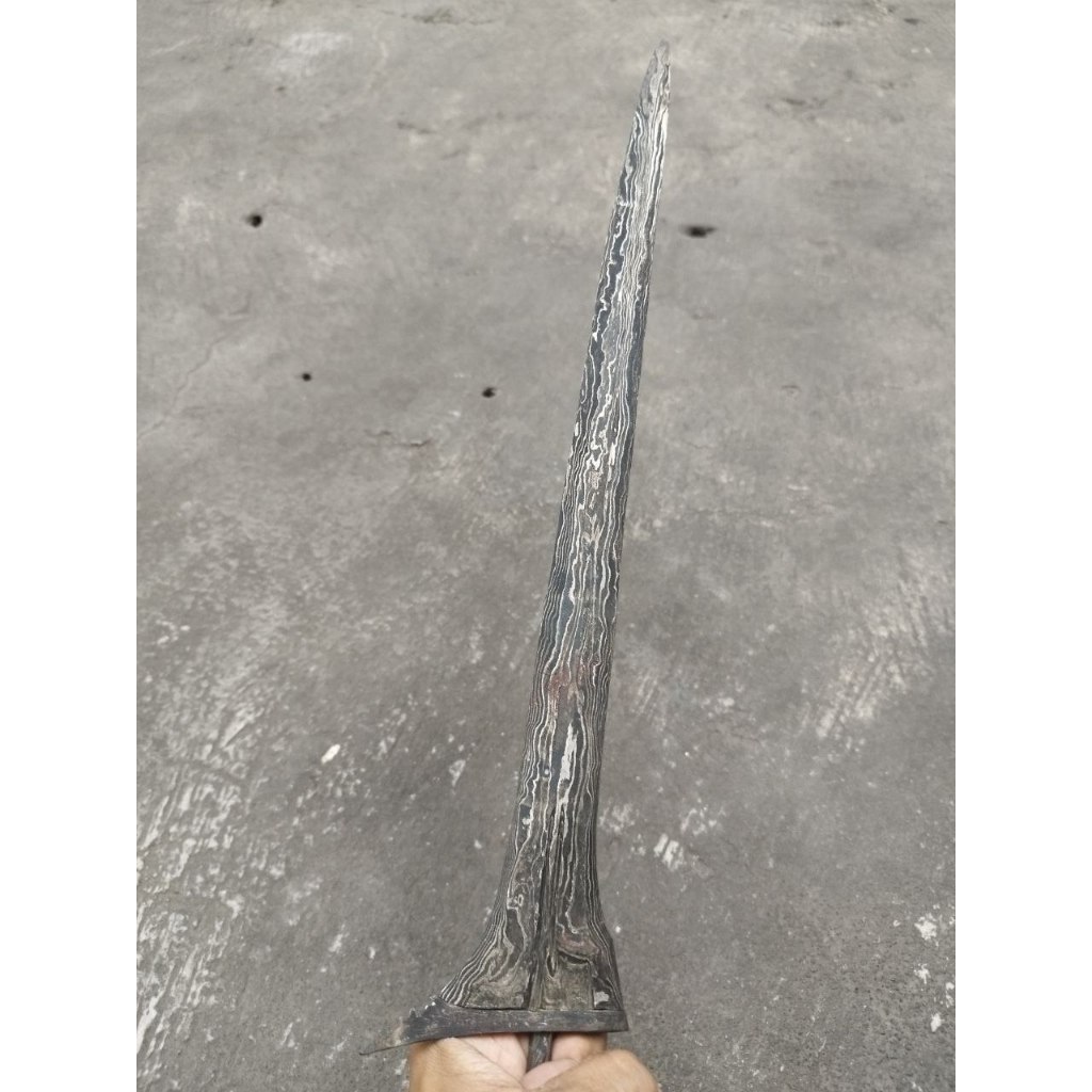 Keris Jalak Sangu Tumpeng pamor Ngulit Semongko