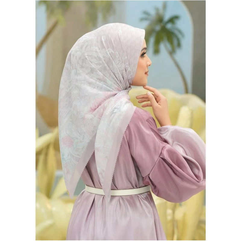 Preloved Buttonscarves The Mermaid 2.0 (Jellyfish )