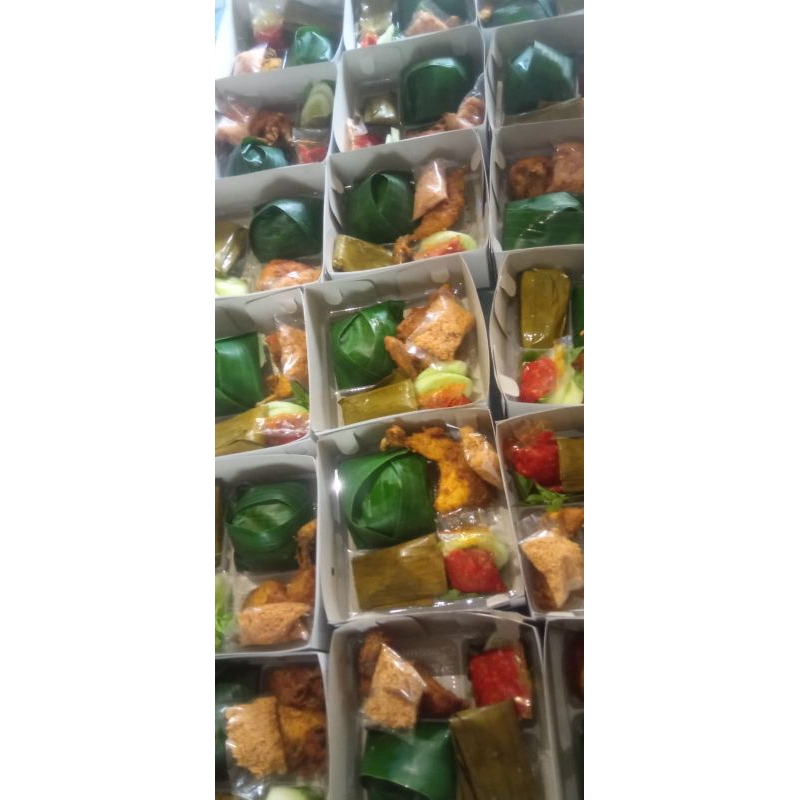 

Nasi box ayam goreng