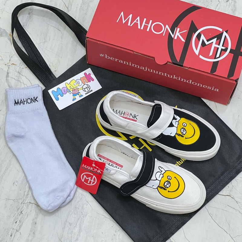 SEPATU BRAND LOKAL - Slip on New Arrival Sepatu MAHONK Model Velcro Smile X Snopy || Sepatu Lokal Ke
