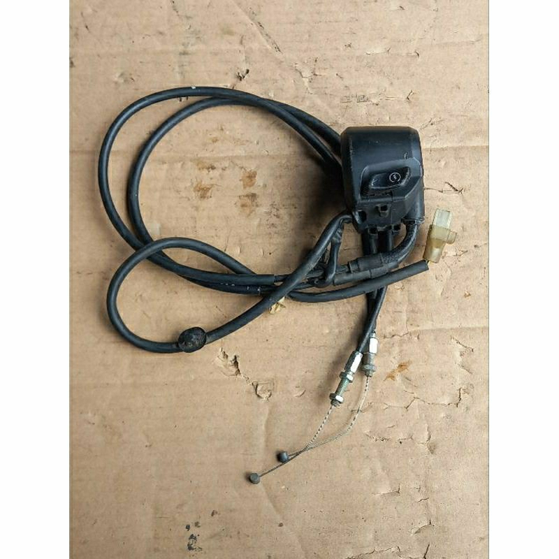 Holder kanan set kabel gas CBR150R