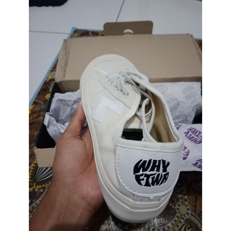 Sepatu why footwear