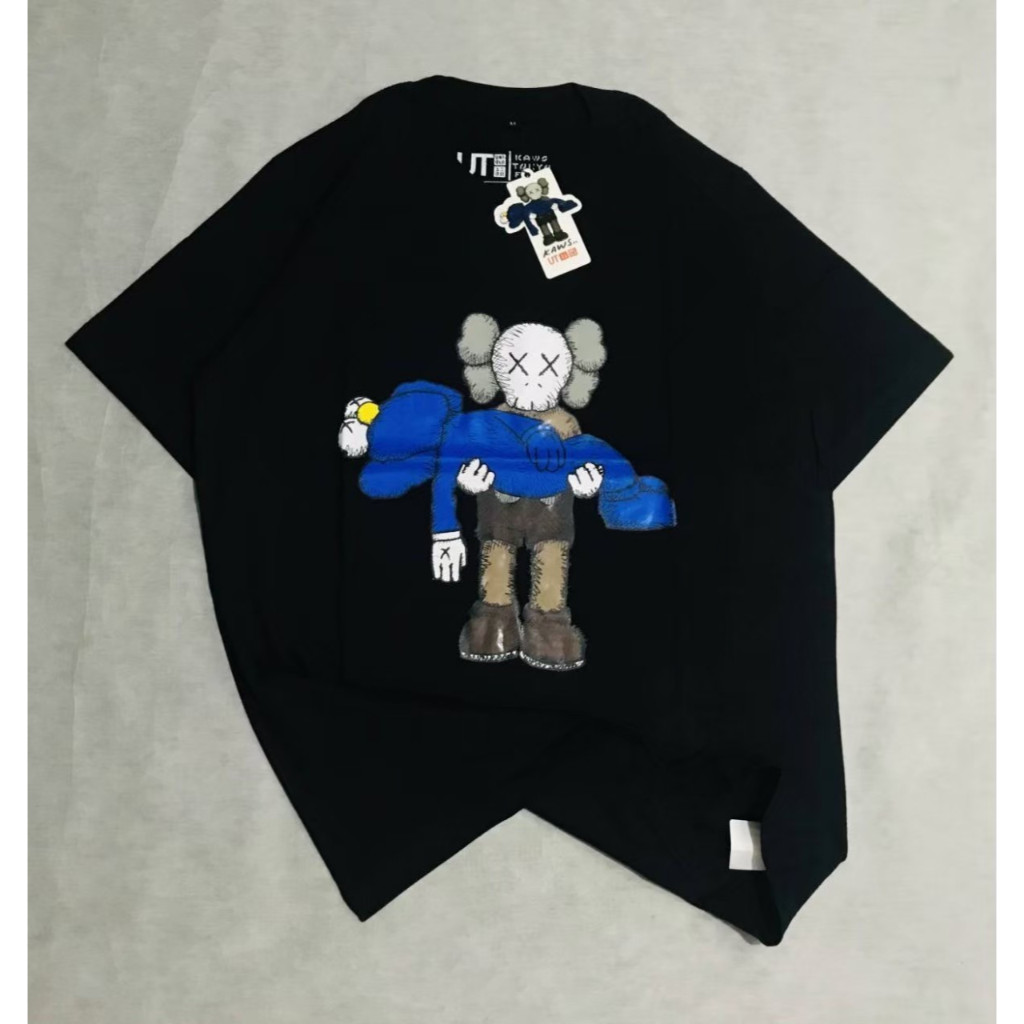 KAOS UNIQLO X KAWS BLACK / TSHIRT UNIQLO / BAJU MIRROR 1:1