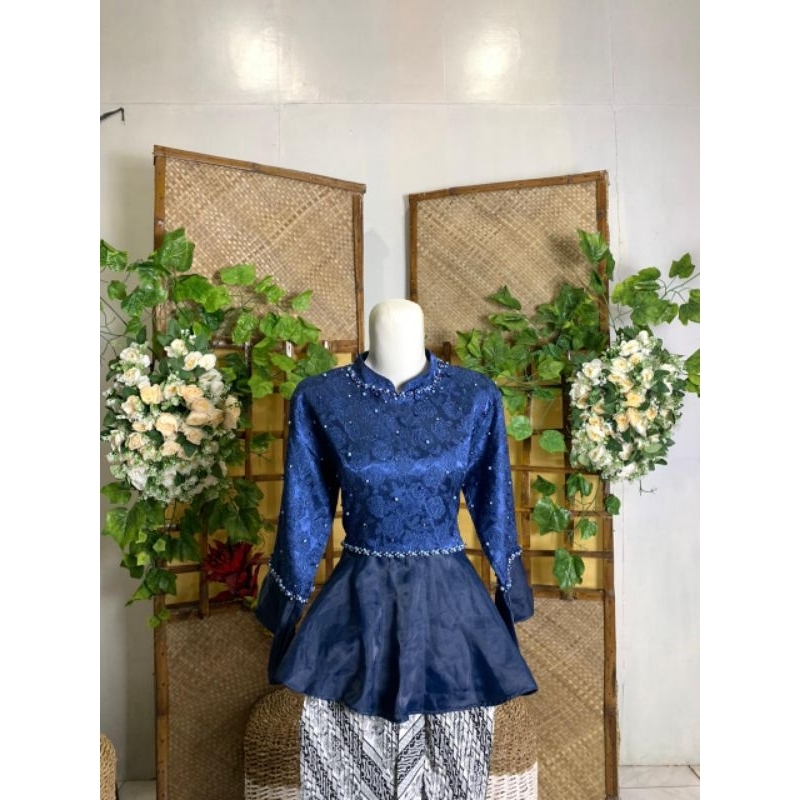 kebaya biru dongker