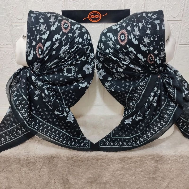 NUANSA HITAM hijab segiempat denay voal motif semarang