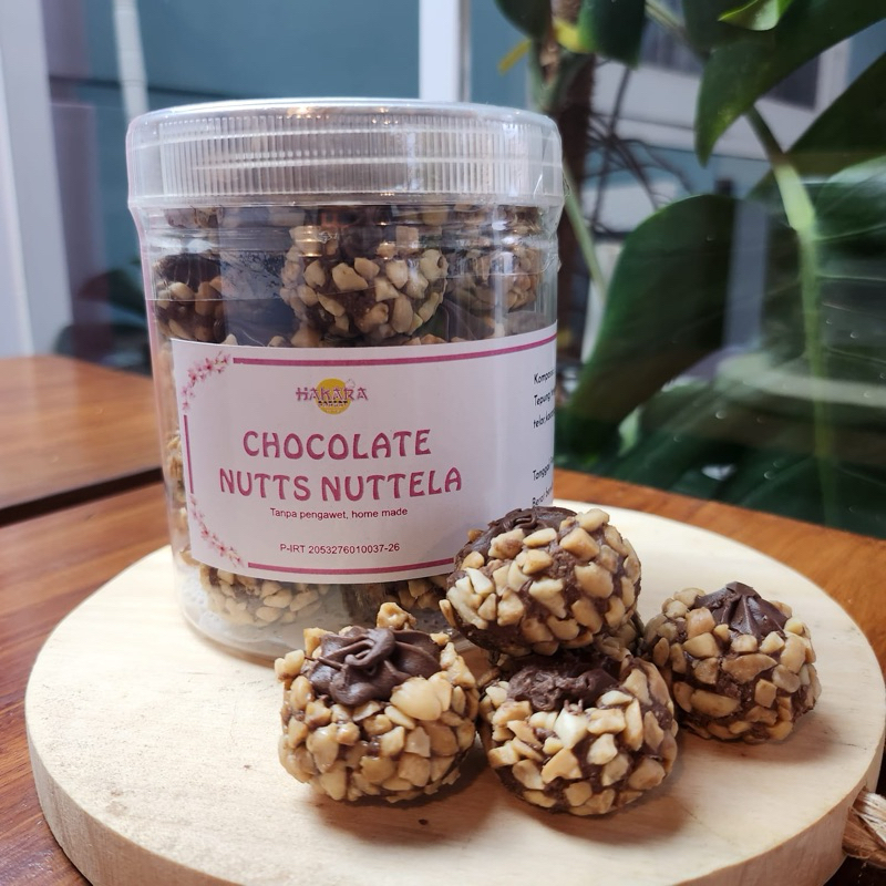 

chocolate nutts nutella