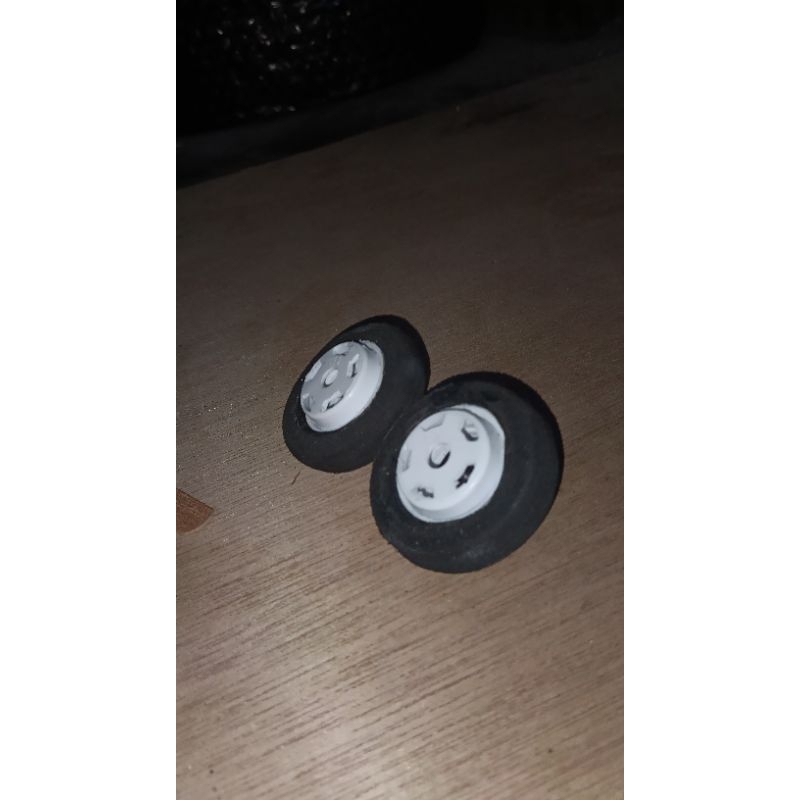 6 biji Ban karet miniatur truk plastik