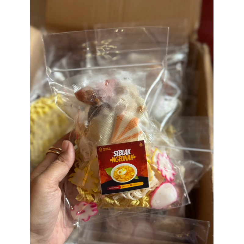

SEBLAK FROZEN NGEUNAH KEDAI DAVITHA