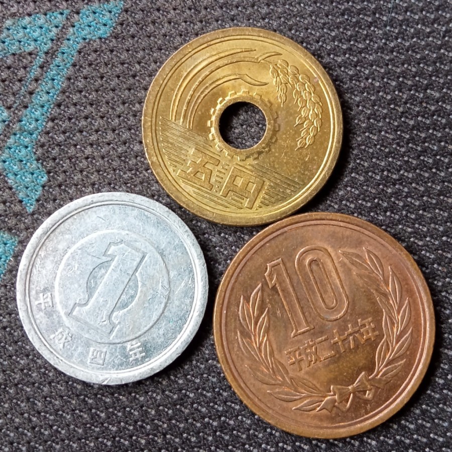 Set Koin Jepang 1 Yen - 5 Yen - 10 Yen (tahun acak)