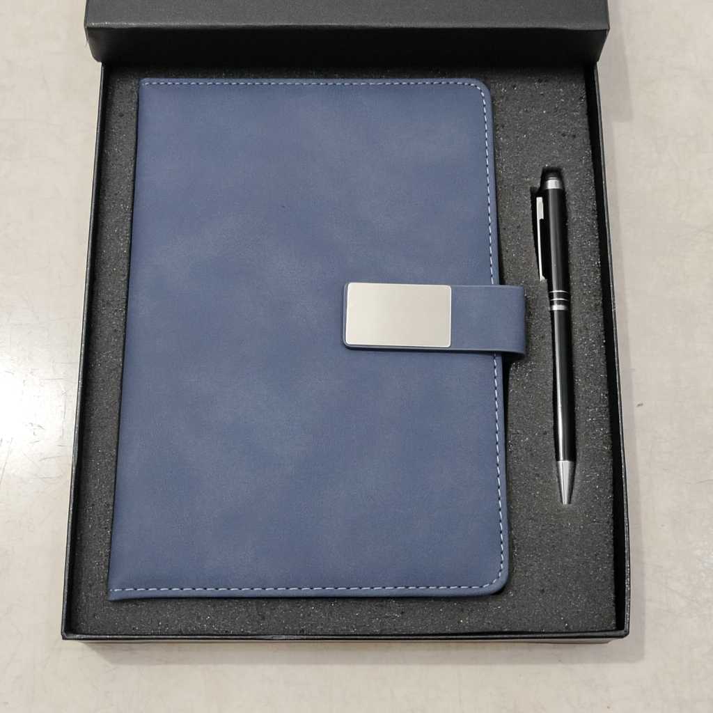 

[Free Nama] Gift Set Agenda+Pulpen+Box Exclusive SC-AG03BS254 | Notebook Agenda Kerja Kulit A5 & Pulpen Stylus 2in1 | Binder Kulit cocok untuk hadiah temen, bos, dan tukar kado, Hampers 2in1