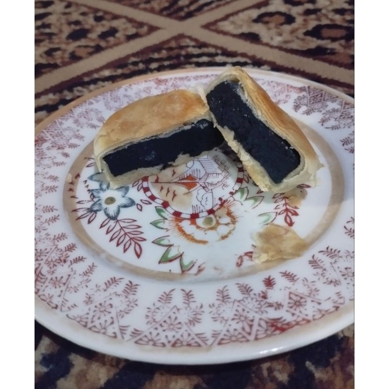 

Bakpia-long rasa kacang hitam/tausa hitam