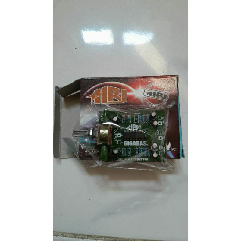 Giga Bass 1 IC LM324