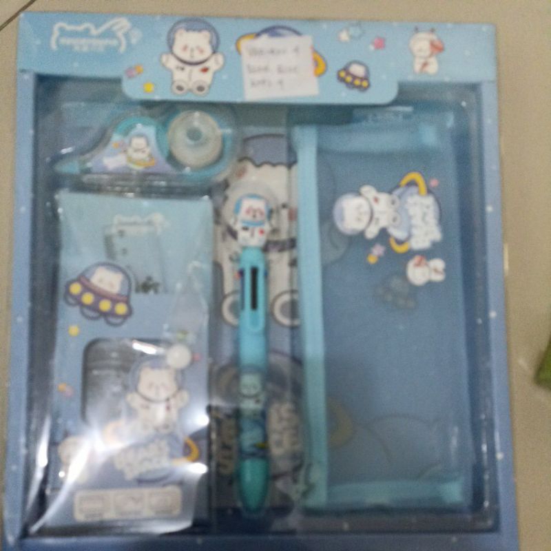 

kotak pensil berkualitas premium