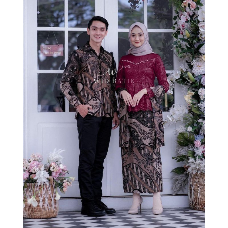 Fairyrozi Setelan Couple Asyifa Merah Kebaya Modern Wanita & Kemeja Pria Lengan Panjang