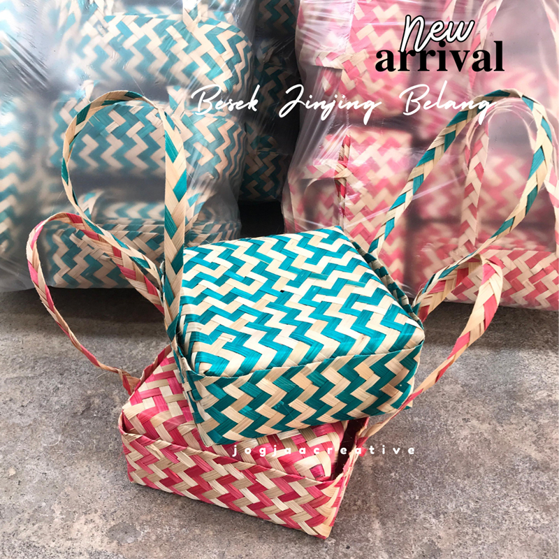 

BESEK JINJING BATIK 20x20 cm Warna Belang/ besek jinjing batik/ Berkat Untuk Pesta Nasi Hantaran Kue Warna Cantik Berkatan