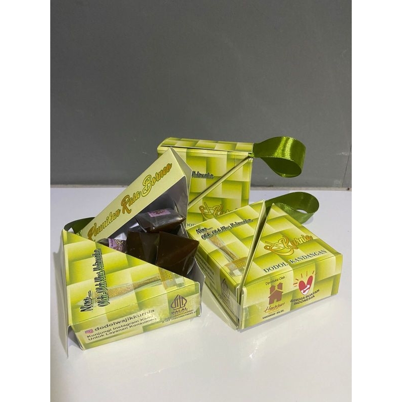 

OLEH OLEH ASLI DODOL KANDANGAN PRODUK KURNIA KEMASAN KETUPAT