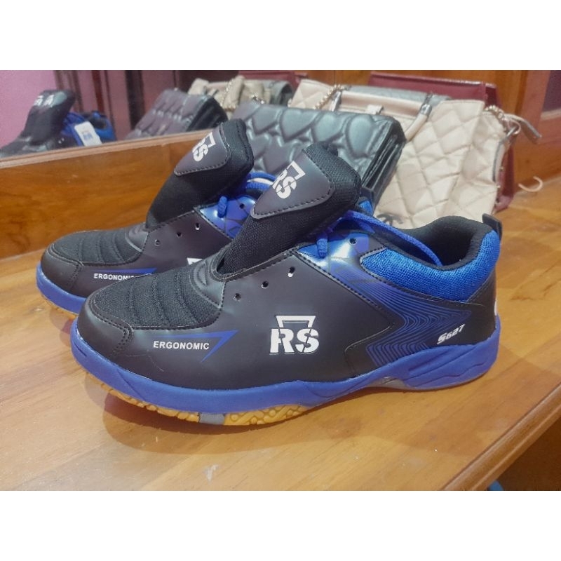SEPATU BADMINTON RS