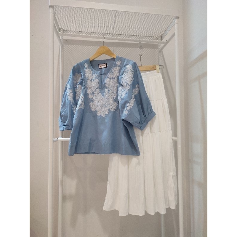 one Set Korean  premium TOP batwing denim motif brokat, rok maxi putih BKK Bangkok