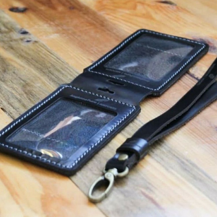 

KODE P19A ID CARD HOLDER KULIT NAME TAG KULIT LANYAR ID CARD MODEL LIPAT