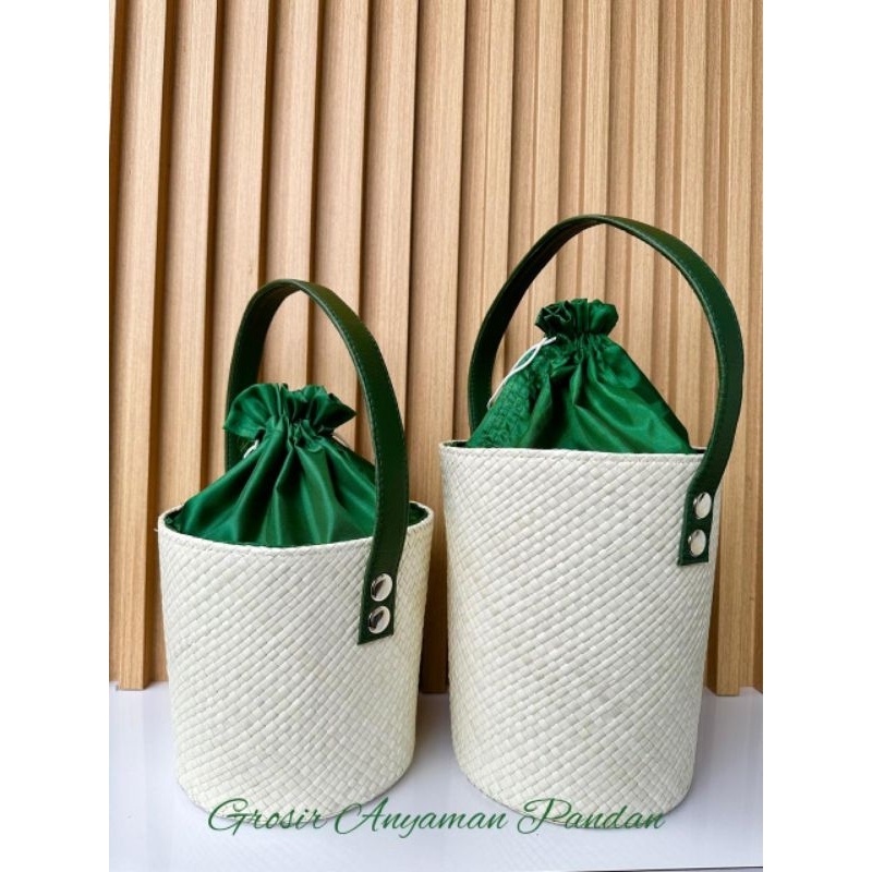

Tas Hampers EMBER PUTIH KAIN ARMY GG SATU tas parcel anyaman pandan goodiebag souvenir