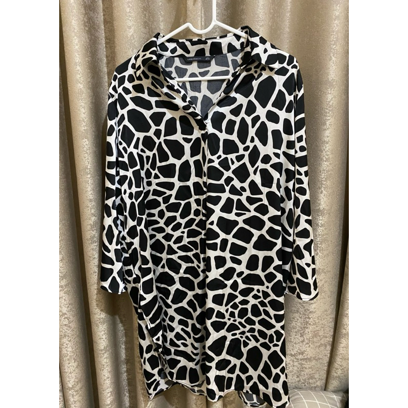 Baju / Blouse merk URBAN N CO warna hitam putih size L (Preloved)