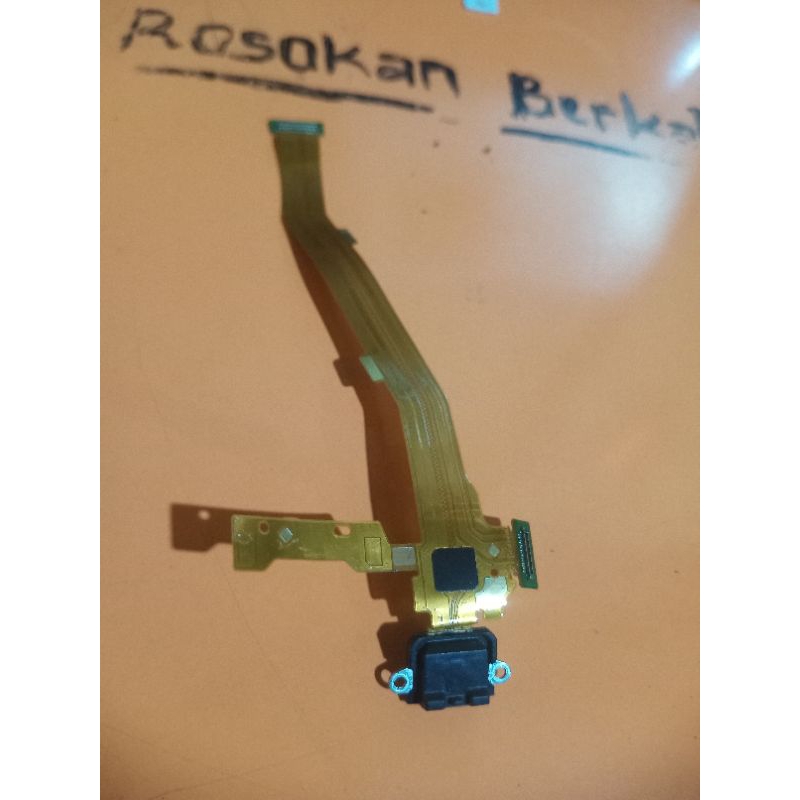 fleksible charger oppo A83 bekas original