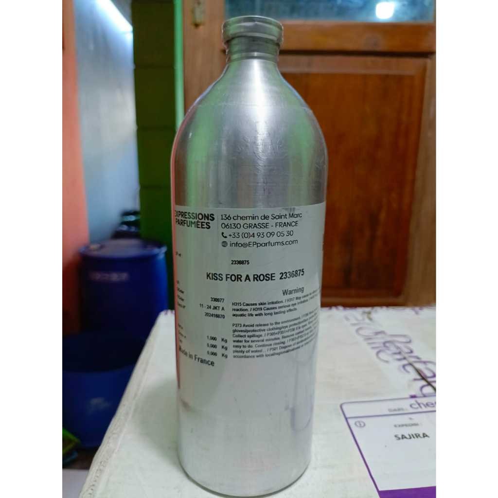 1KG KISS FOR A ROSE BY EXPRESSION. BIBIT PARFUM MURNI SEARAH TIZIANA TERENZI KEMASAN SEGEL PABRIK.
