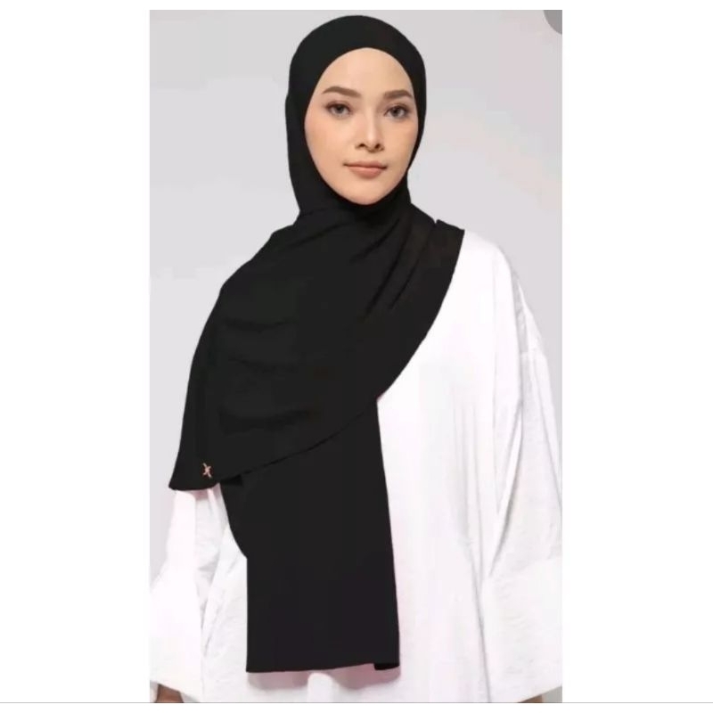 Preloved Hijab Azzura semi instant hitam by Hameeda Official