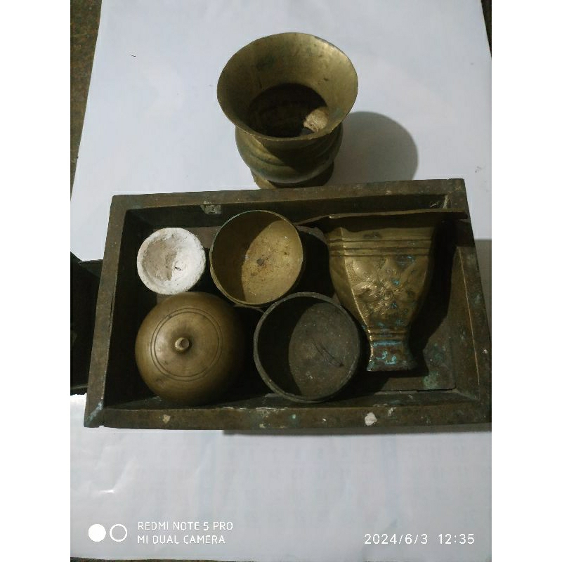 tempat sirih/ kinangan dan paidon kuningan jadul asli