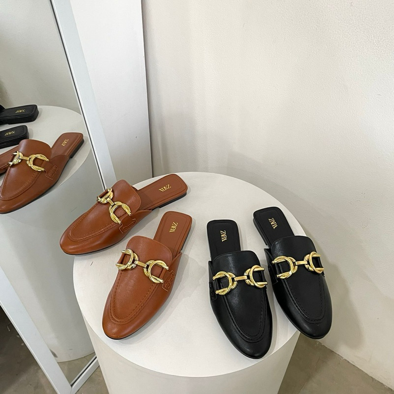 Slip on sandals by Zara with chain import high quality fashion shoes sandal wanita kantor kerja casu