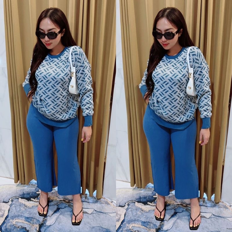 Grosir Natalia | Ella Set Atasan Dan Bawahan Motif Abstrak Bahan Rajut