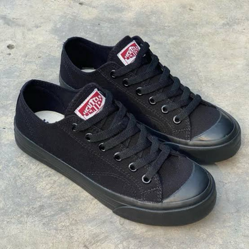 sepatu ventela full black low public