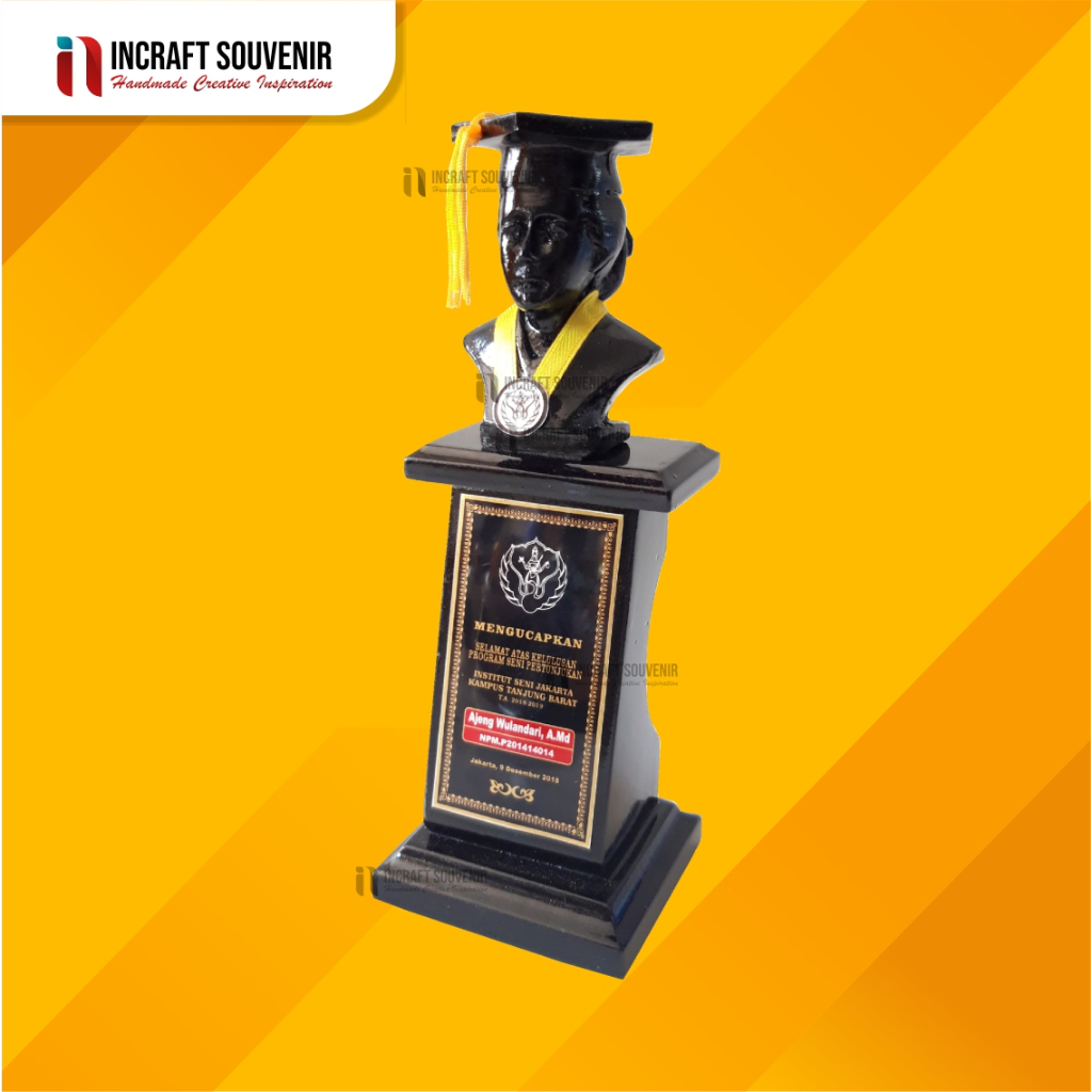 PLAKAT SOUVENIR PATUNG WISUDA MURAH