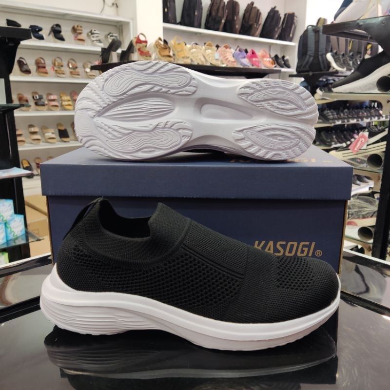 Sepatu Lifstyle Slip On KASOGI | Phillip | Hitam Putih