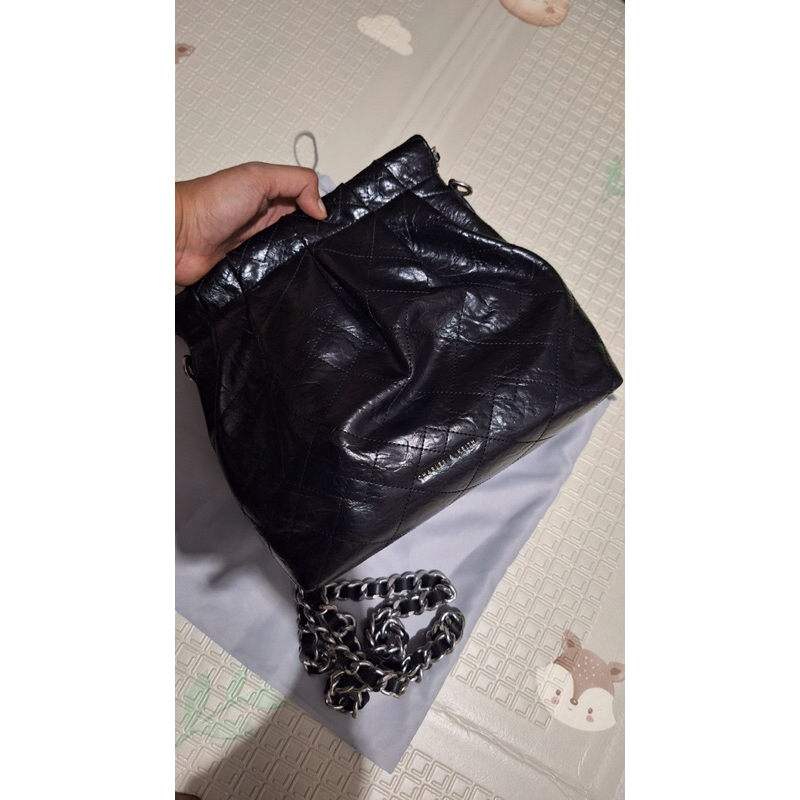 Preloved tas Charles and keith hobo bag