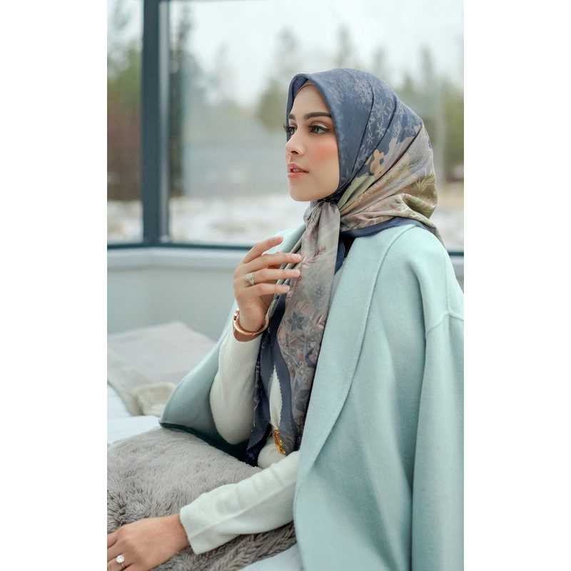 NEW Buttonscarves disney frozen mirage