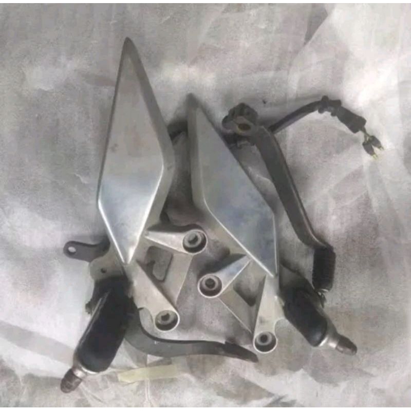 Footstep Depan Honda CB 150r Old Original Copotan