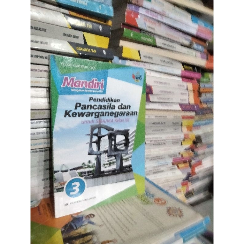 buku mandiri ppkn/pendidikan pancasila dan kewarganegaraan kelas 12 XII 3 sma ma erlangga revisi