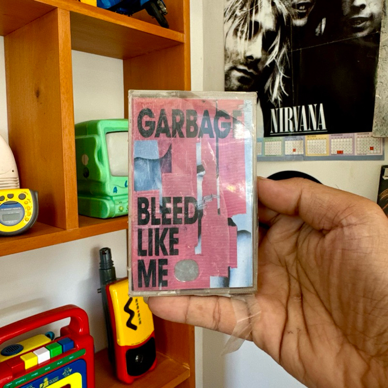 Kaset Pita / Tape / Walkman Segel NOS Garbage Bleed Like Me Original 100% Berfungsi / Tested Indones