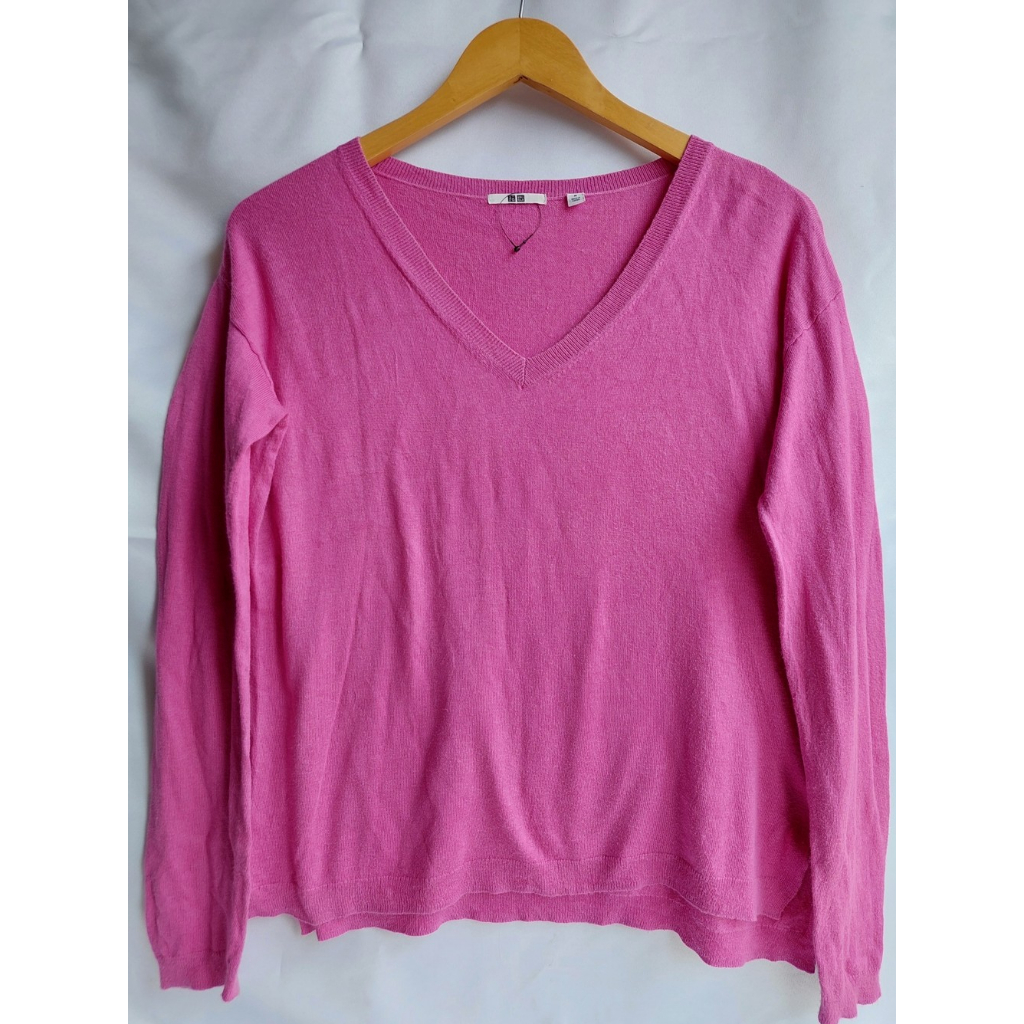 uniqlo sweater v neck magenta pink fuschia size M