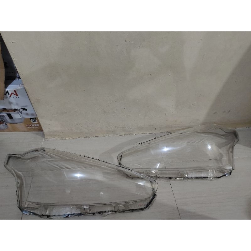 mika lampu depan toyota sienta tipe V,tipe G,tipe E original