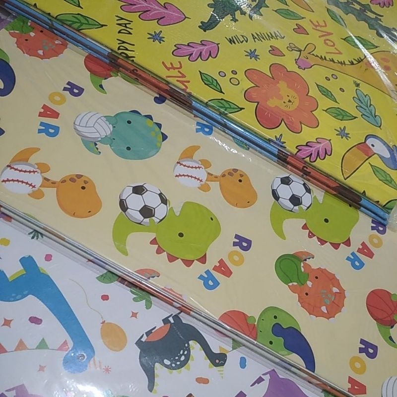 

Kertas kado kiki ukuran besar dan kecil