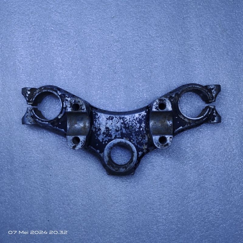 segitiga atas yamaha RX KING segitiga atas/dudukan stang original copotan