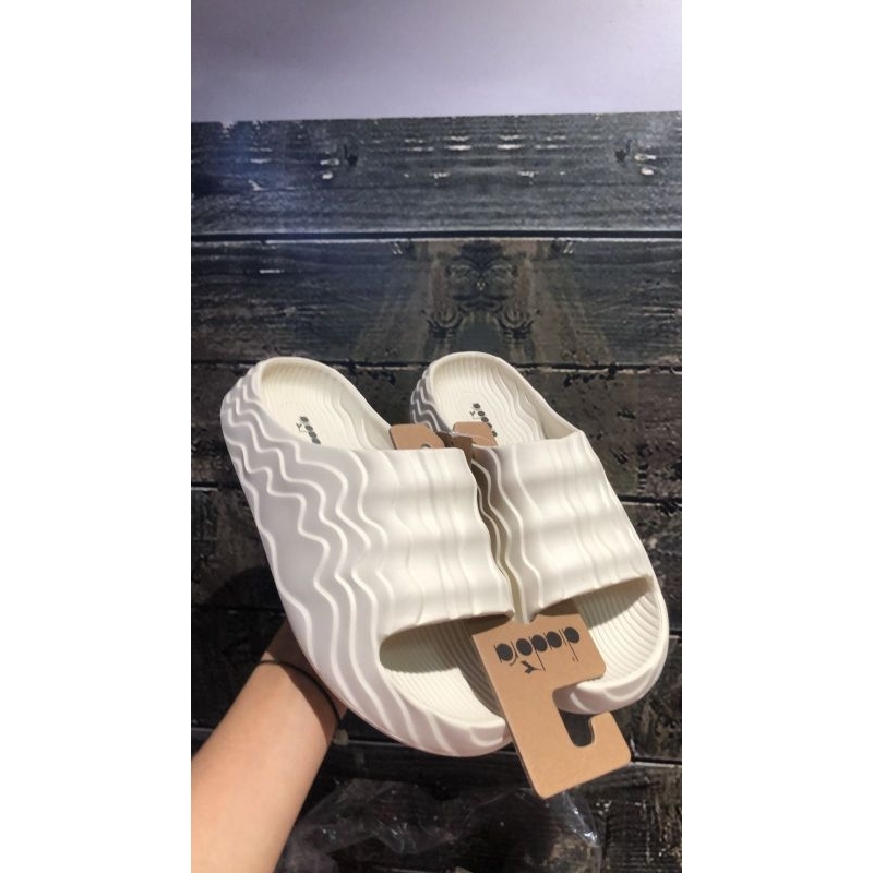 DIADORA sandal slip on cewek size 36-40