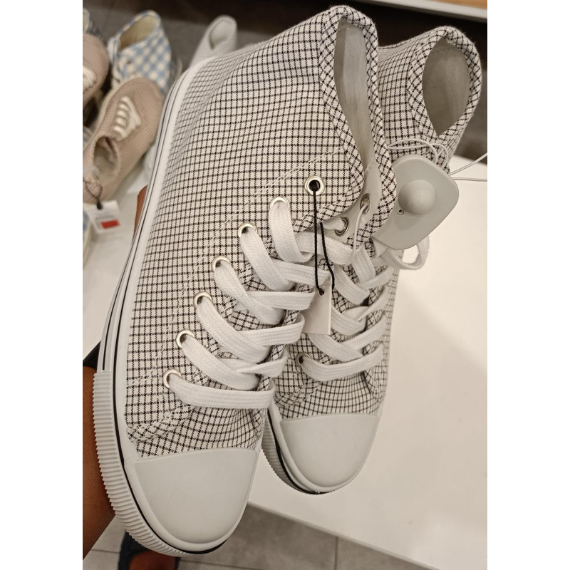READY Sepatu tinggi kotak putih Rubi 100% ori counter